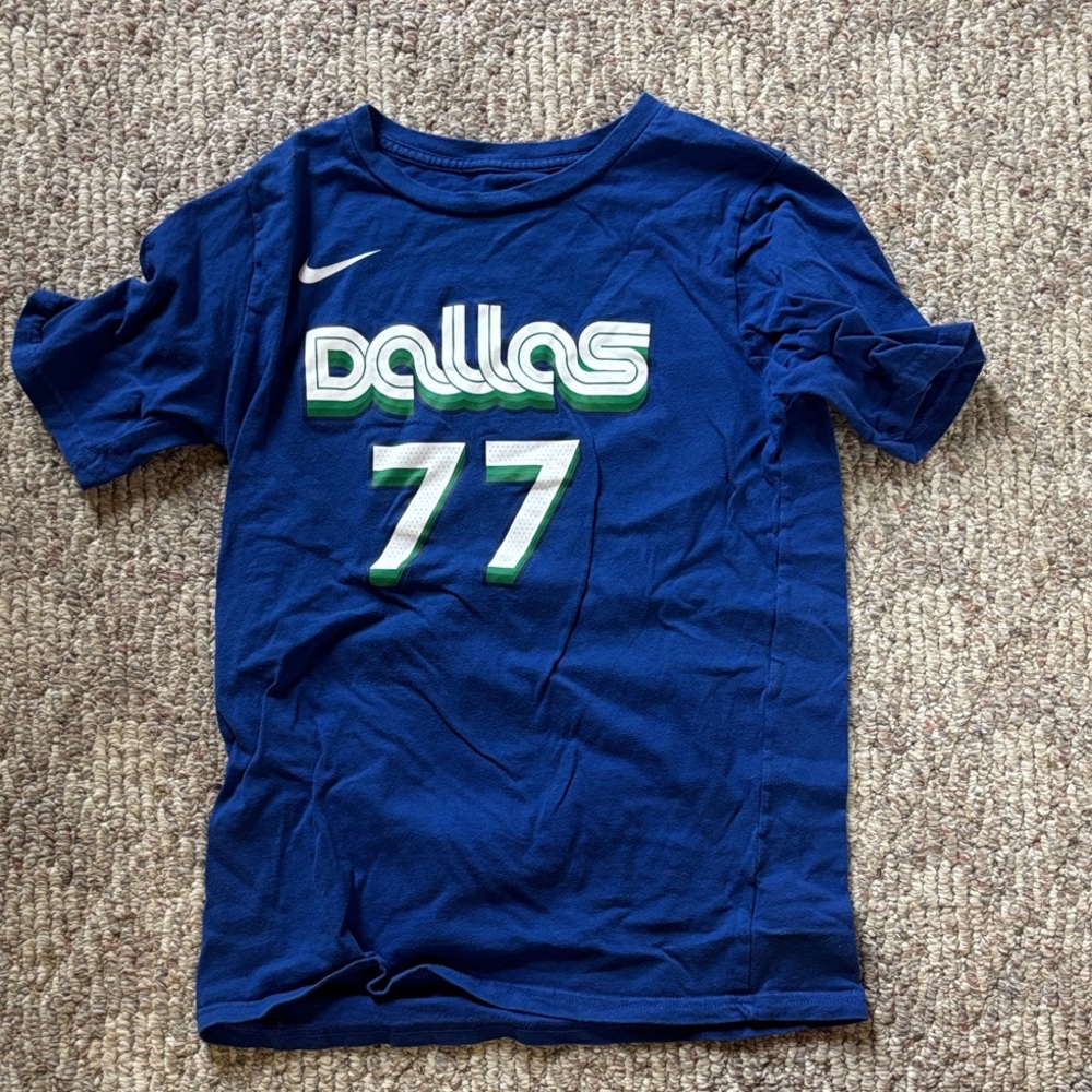Nike Kids Blue Dallas Tee. NBA Jersey Doncic